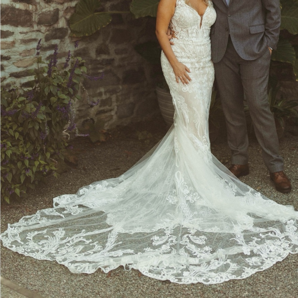 Lace Mermaid Wedding Dress in Ivory - Picture 5 of 5